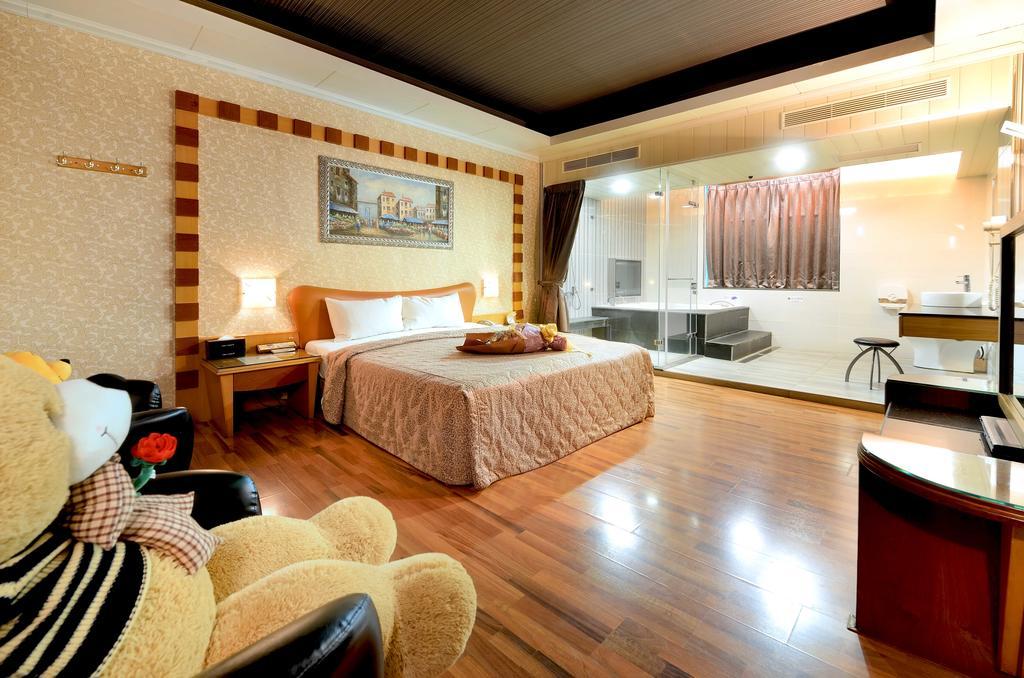 Holland Village Motel Тайнан Екстериор снимка