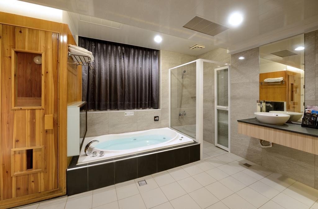 Holland Village Motel Тайнан Екстериор снимка