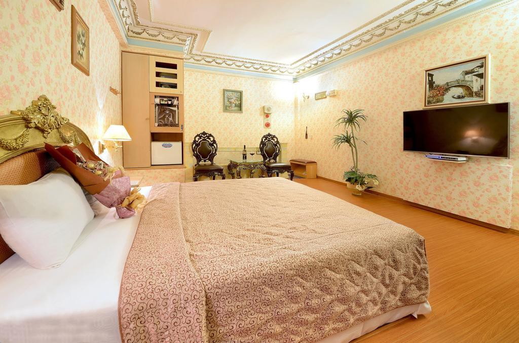 Holland Village Motel Тайнан Екстериор снимка