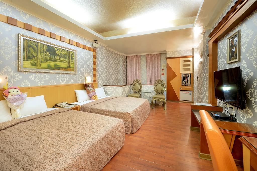 Holland Village Motel Тайнан Екстериор снимка