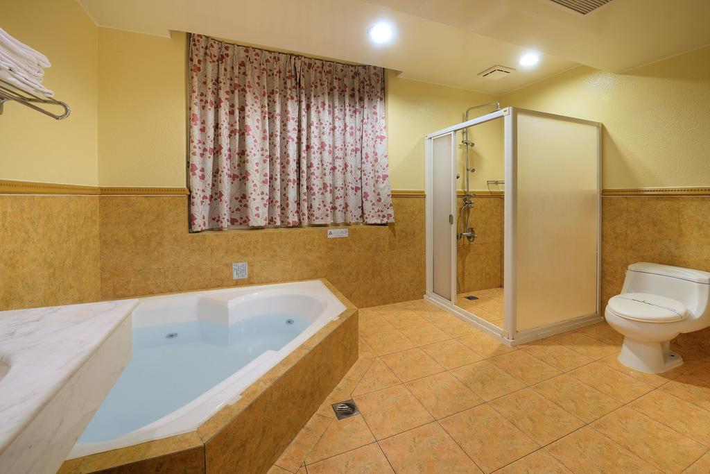 Holland Village Motel Тайнан Екстериор снимка