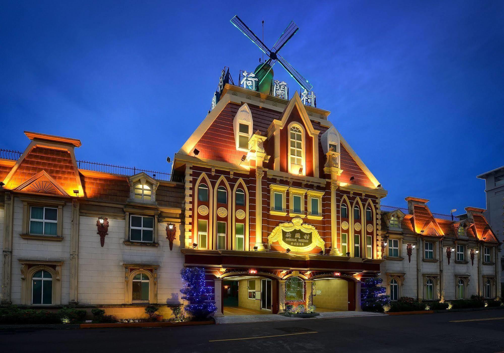 Holland Village Motel Тайнан Екстериор снимка