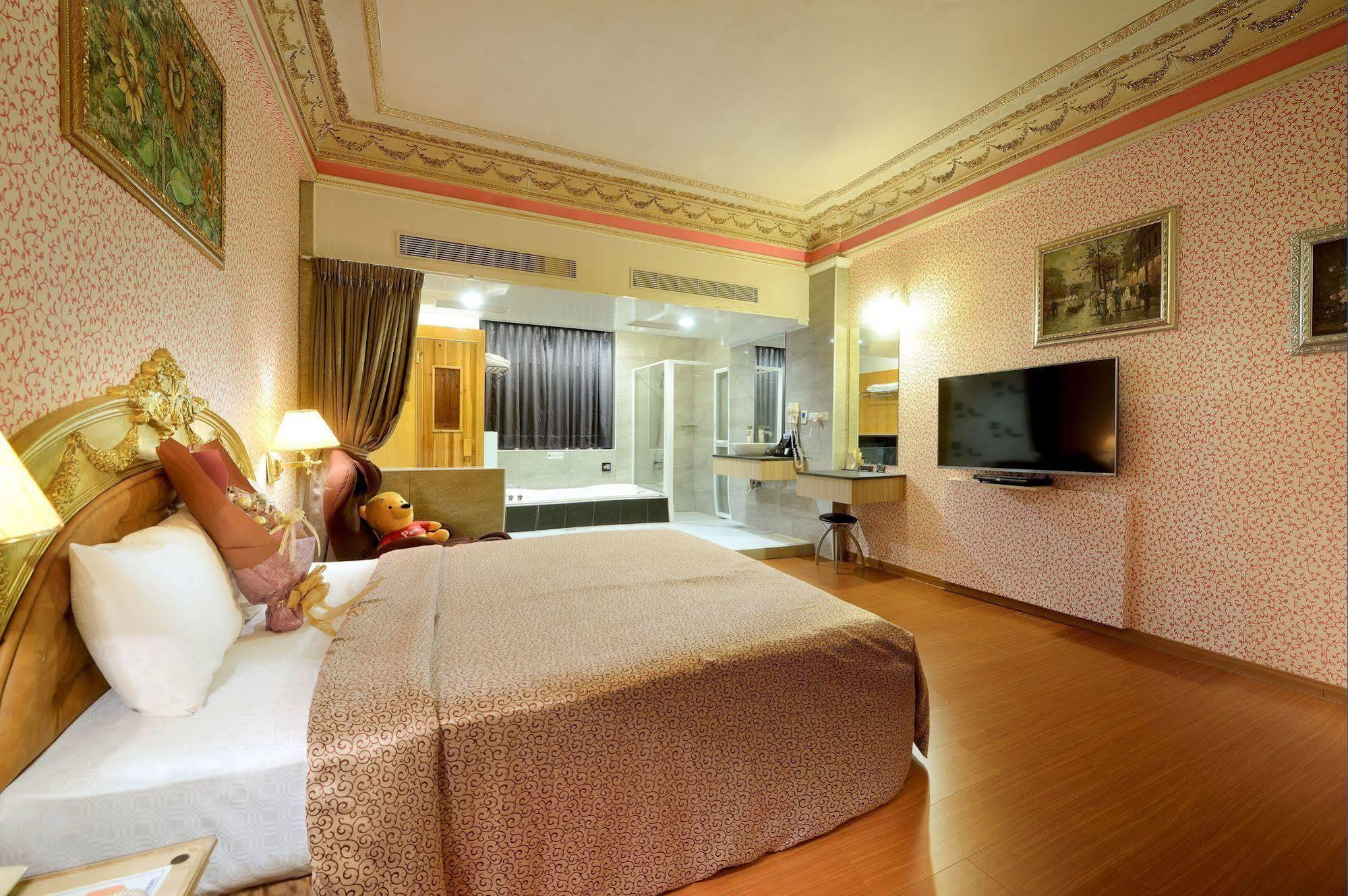 Holland Village Motel Тайнан Екстериор снимка