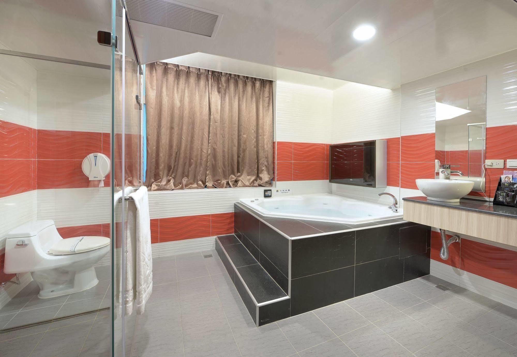 Holland Village Motel Тайнан Екстериор снимка
