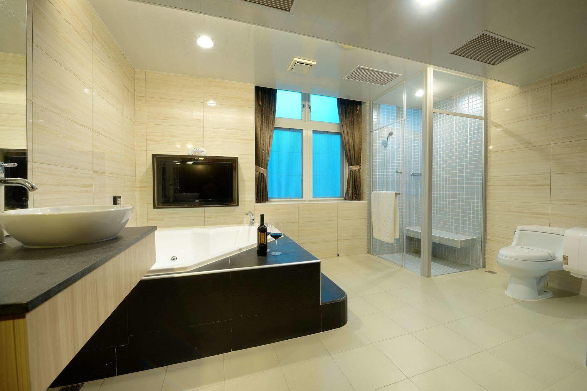 Holland Village Motel Тайнан Екстериор снимка