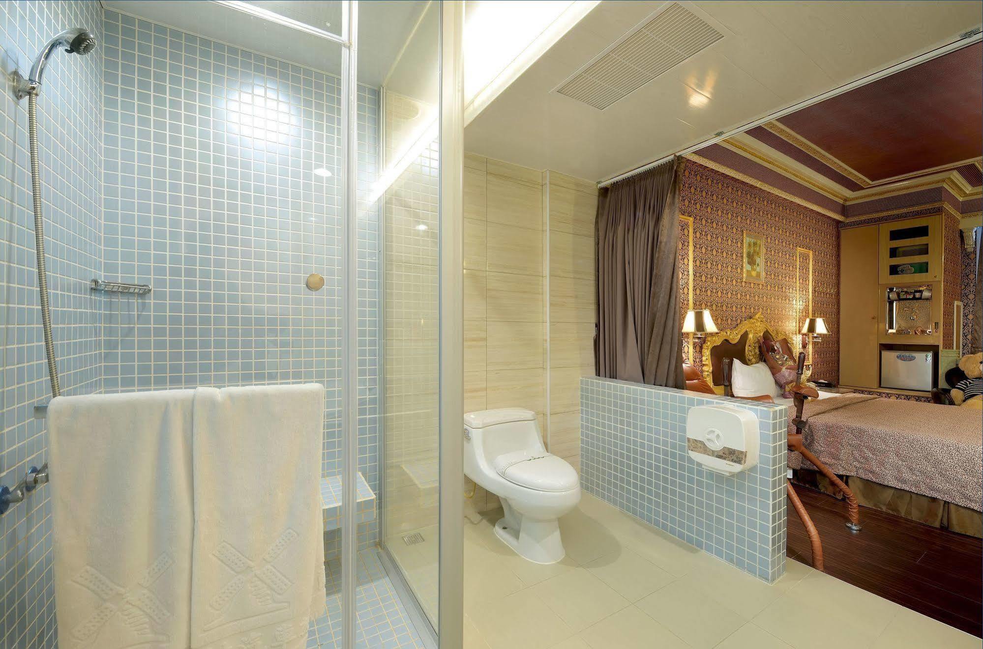 Holland Village Motel Тайнан Екстериор снимка