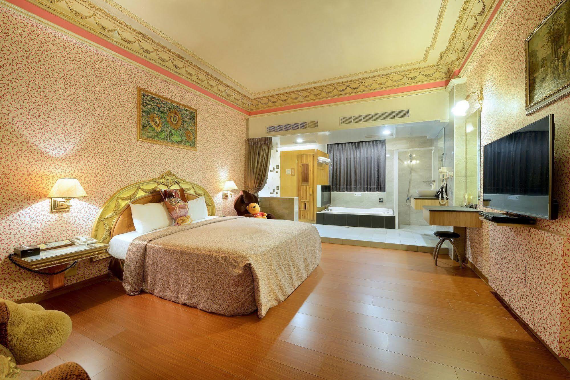 Holland Village Motel Тайнан Екстериор снимка