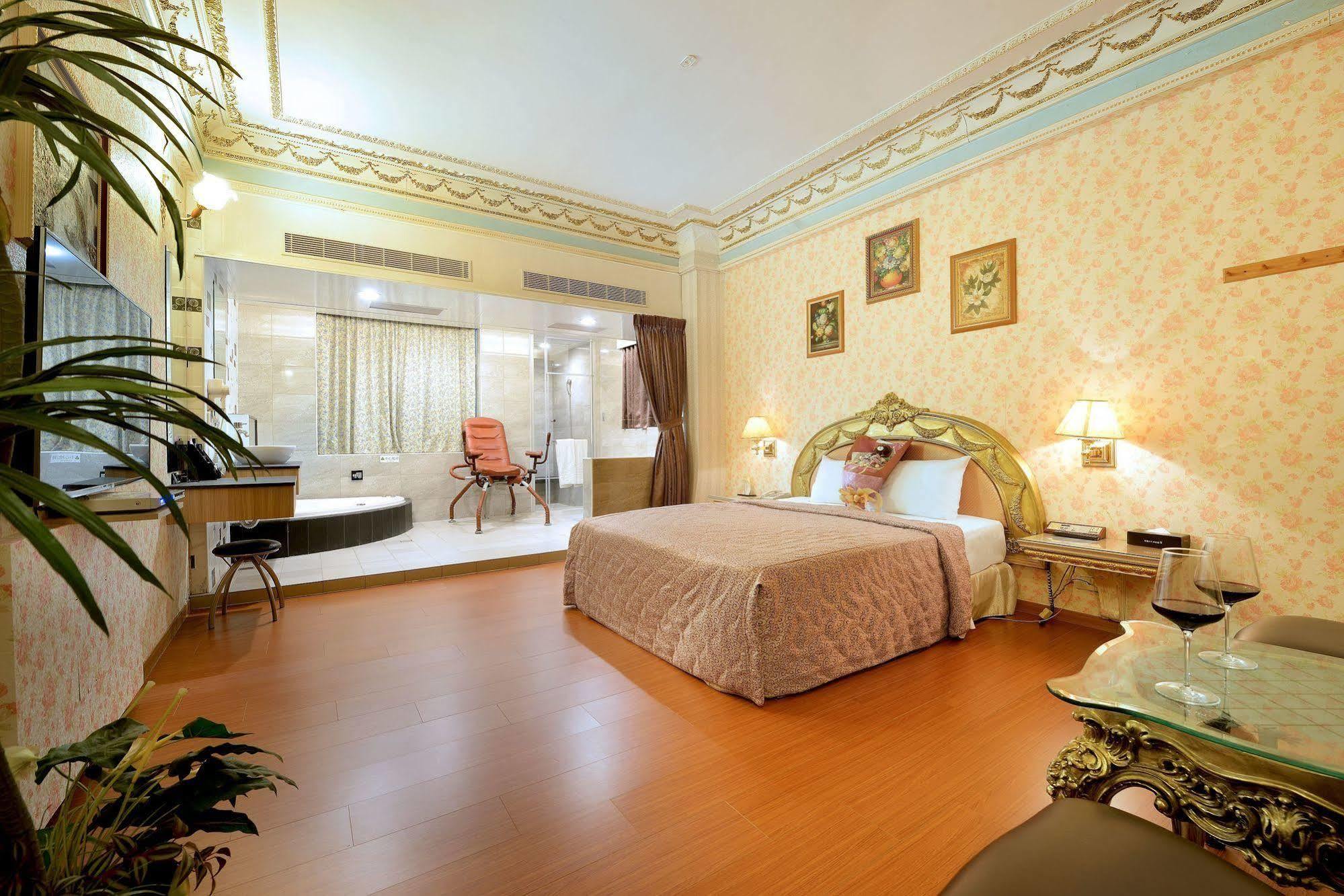 Holland Village Motel Тайнан Екстериор снимка