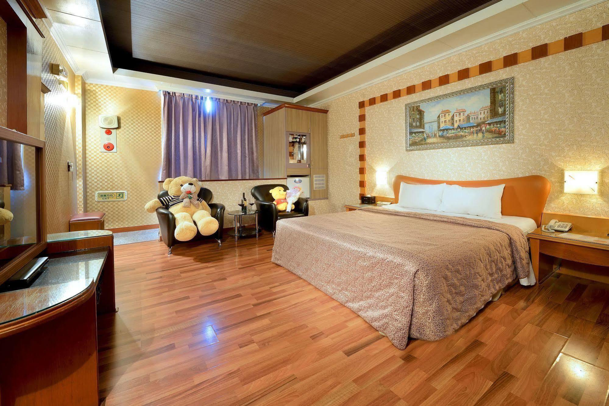 Holland Village Motel Тайнан Екстериор снимка